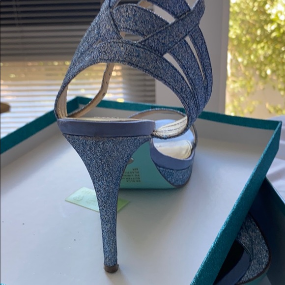 Blue heels - Picture 4 of 5